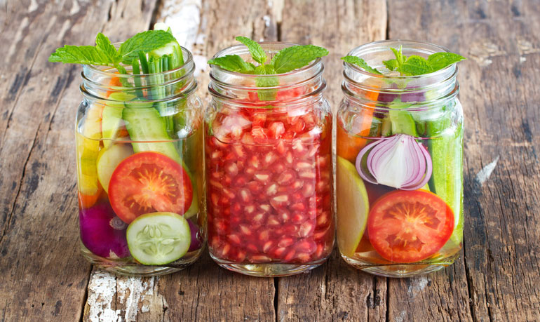 Faire une cure jus détox ou minceur avec des jus frais de fruits et légumes